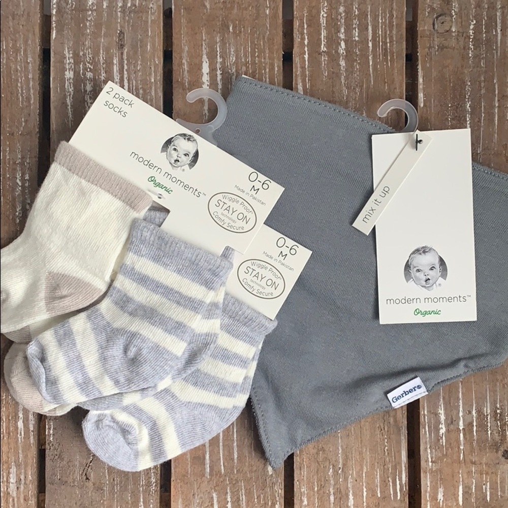 Baby socks and bib